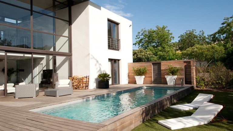 Comment réussir la construction de votre piscine à AHUY ?