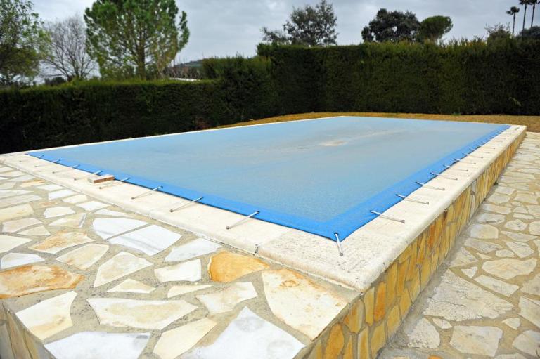 Nos conseils pour préparer l'hivernage de votre piscine à Talant